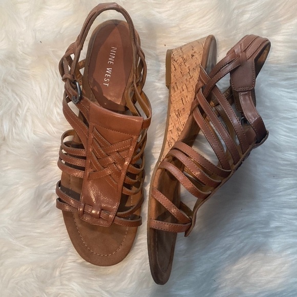 Nine West sz 7-7.5 Cork wedge shoe - Picture 1 of 7